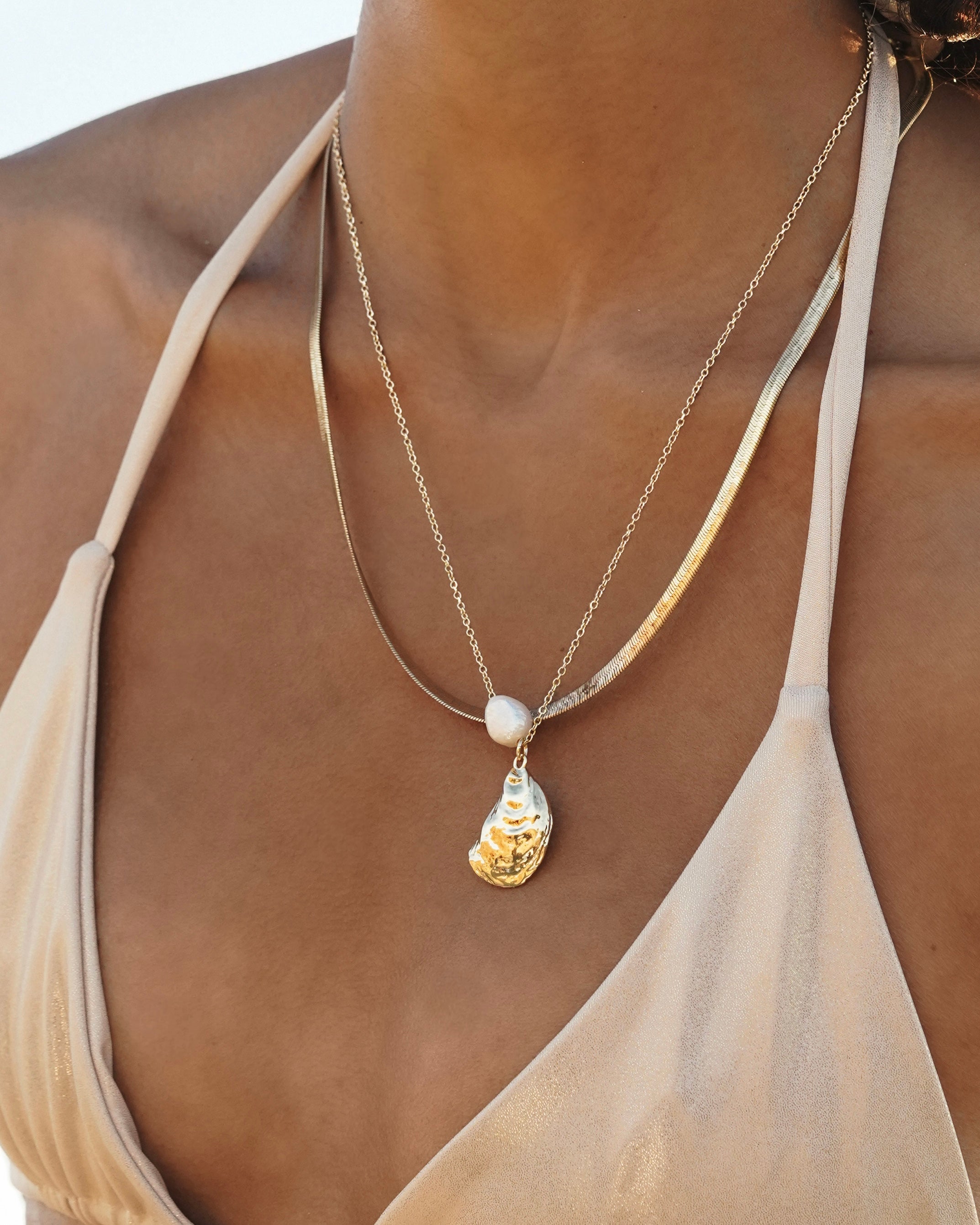 Gold oyster deals necklace