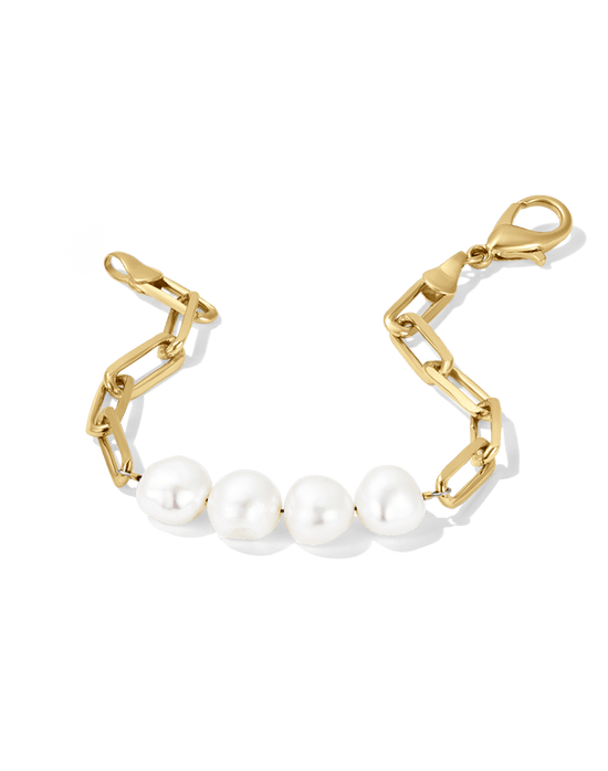 In the Pearls Bracelet James Michelle