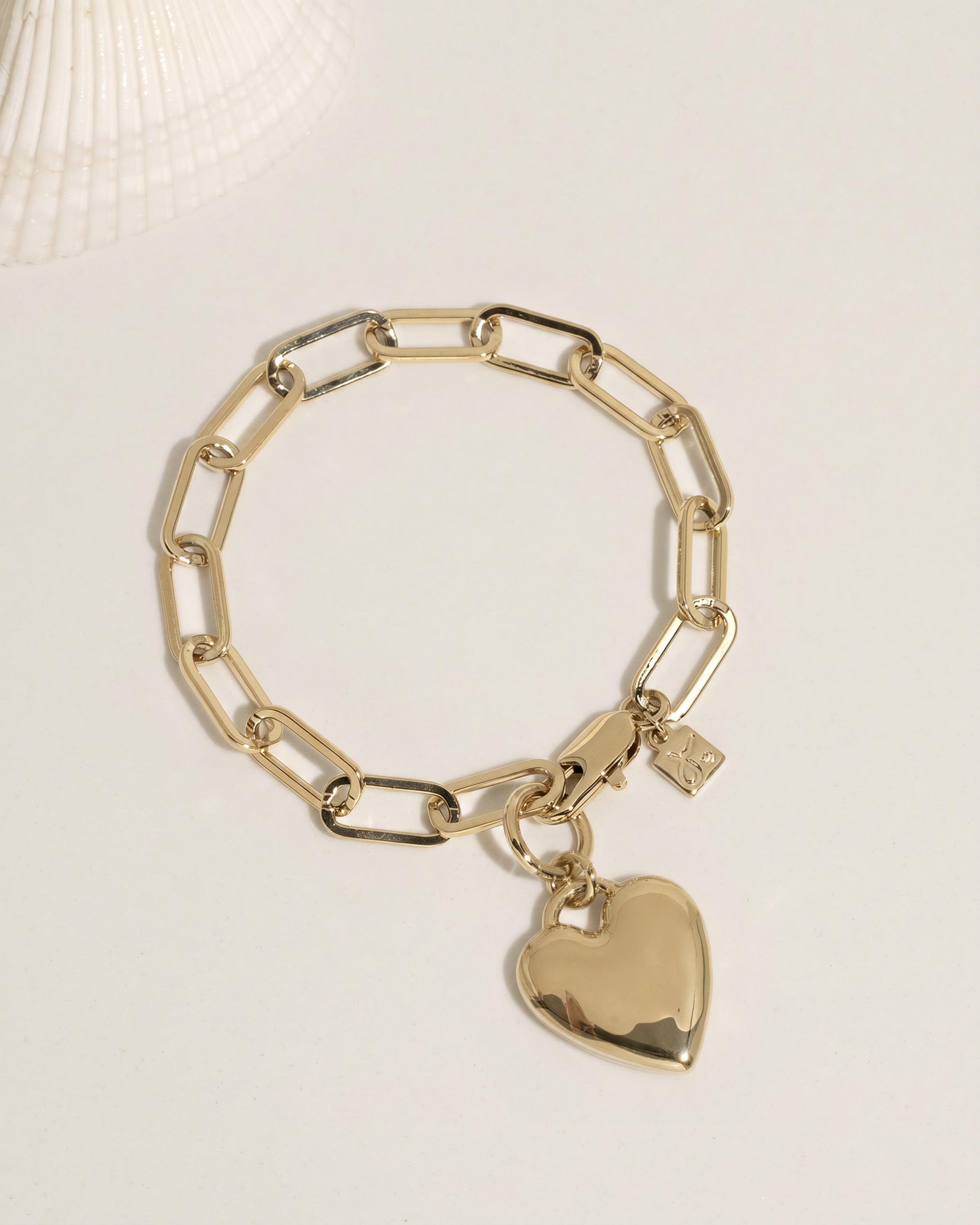 james-michelle-chunky-heart-bracelet-gold-main-flat-lay