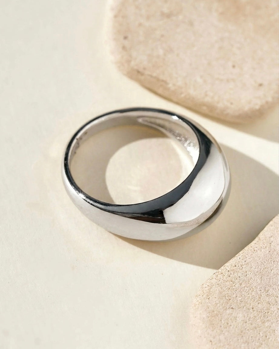 Globe Ring