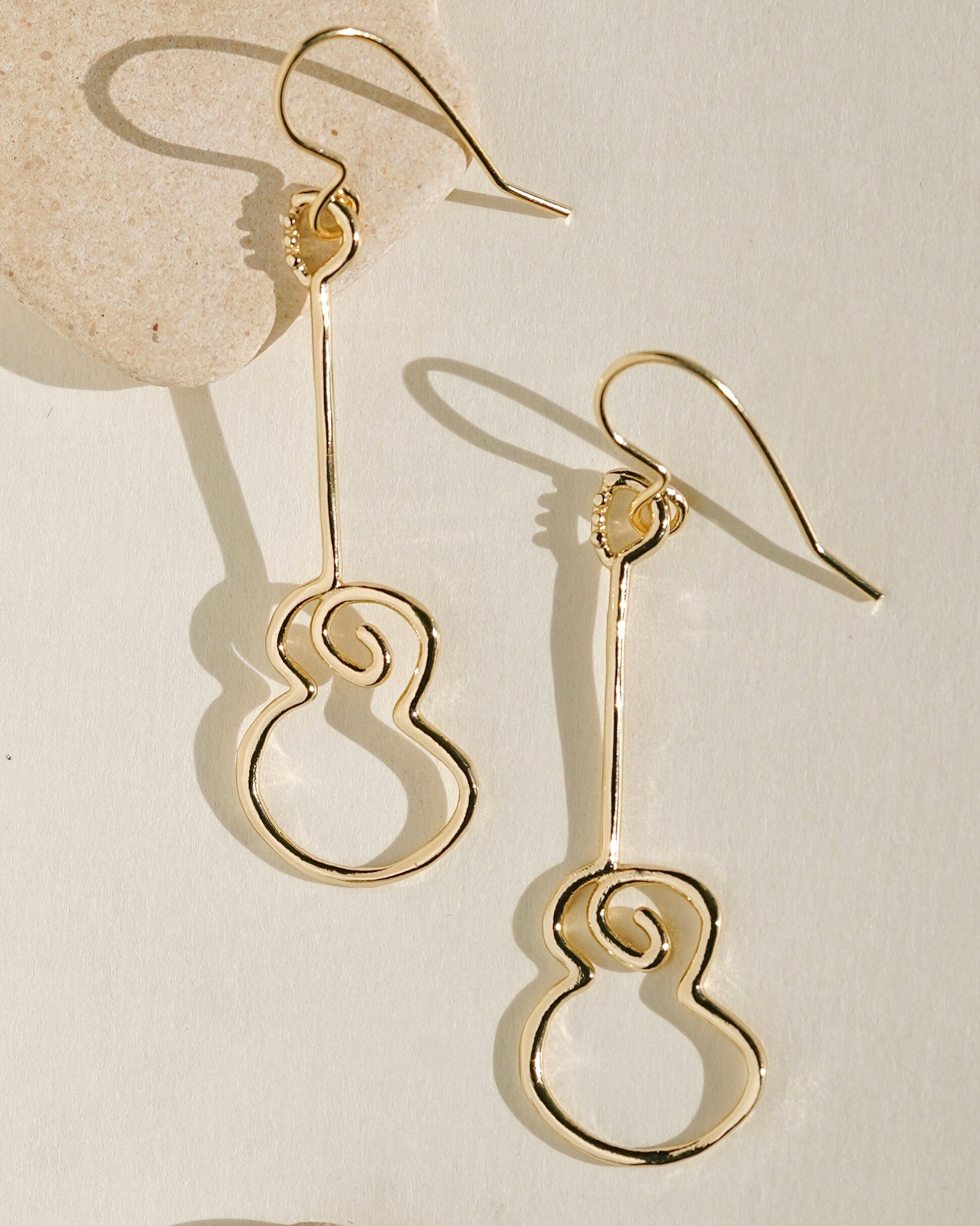 5 Wire Earrings Styles That Use Negative Space Design Appeal